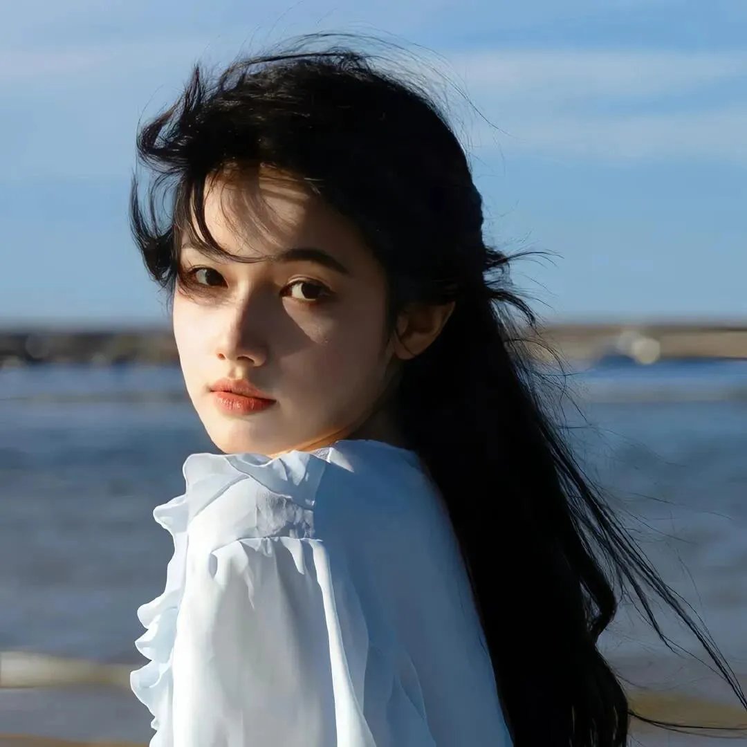 娇憨女郎